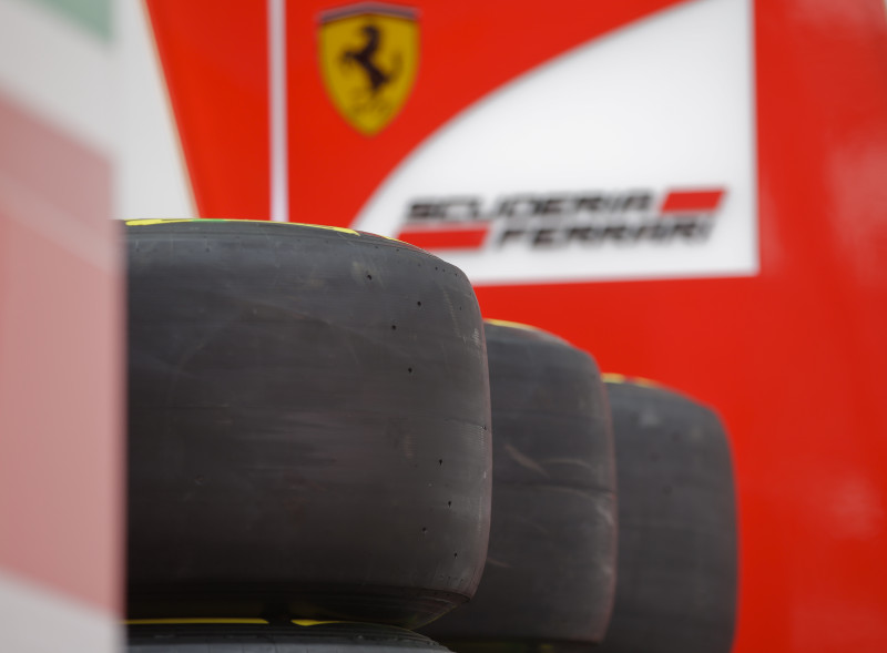 "Pirelli" testēs jaunas, īpaši mīksta sastāva F1 riepas