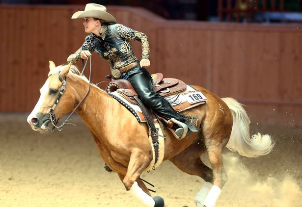Šūmahera sieva savā rančo rīkos pasaules čempionātu jāšanas sportā