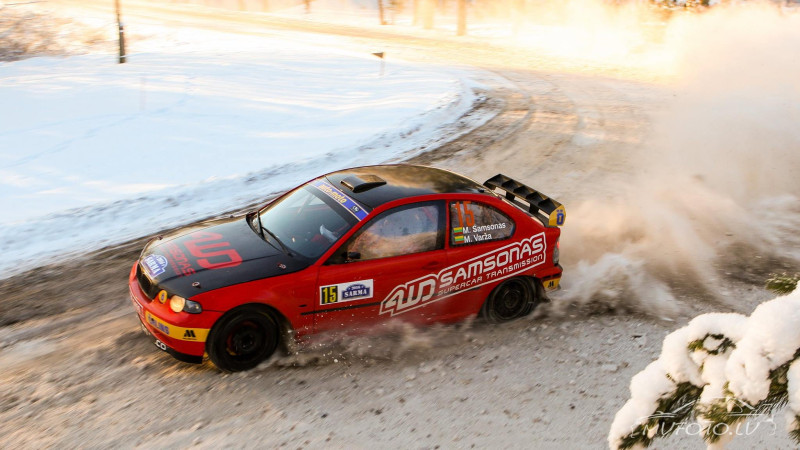 Lietuvieši ar unikālo pilnpiedziņas BMW Sarmas rallijā līdz finišam netiek (+video)