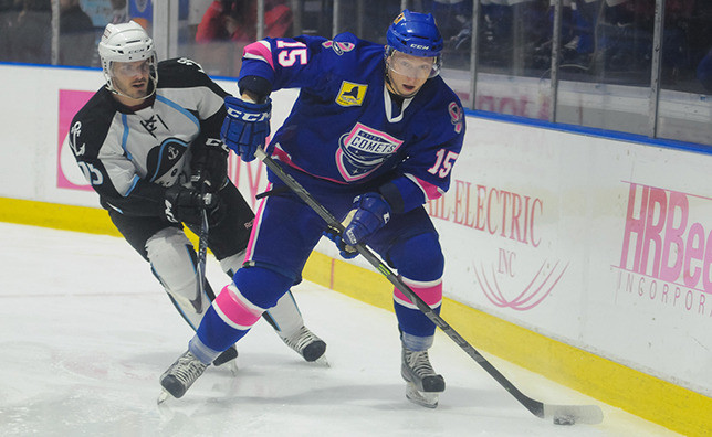 Ķēniņš pagarina AHL sezonu, Dzierkals atgūst vadību QMJHL pusfinālā