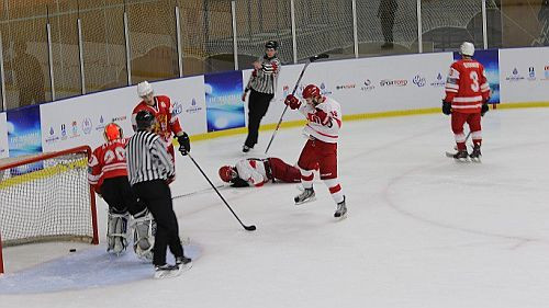 Pasaules čempionāts 3.divīzijā sācies ar spraigām cīņām