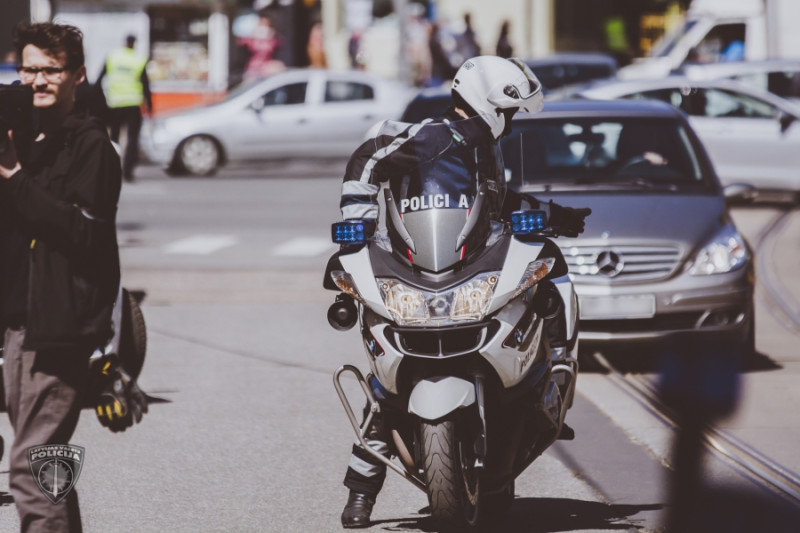 Aizturēta noziedzīga grupa, kas nodarbojusies ar auto zādzību