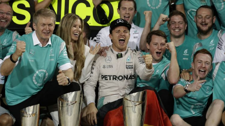 Hamiltonam ar uzvaru nepietiek, Rosbergs - F1 čempions