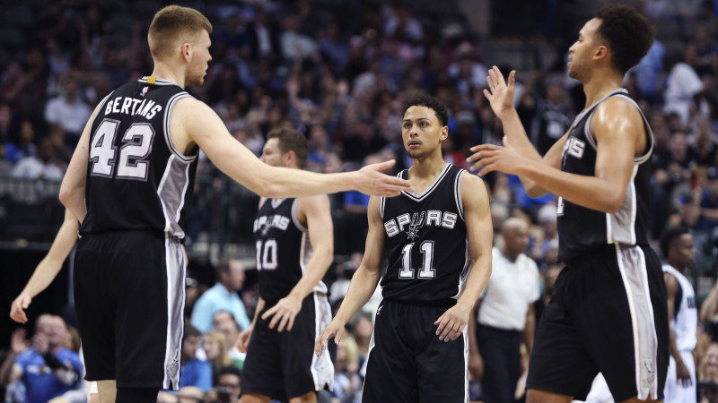 Bertāns netrāpa tālmetienus, "Spurs" pēdējās sekundes zaudējums