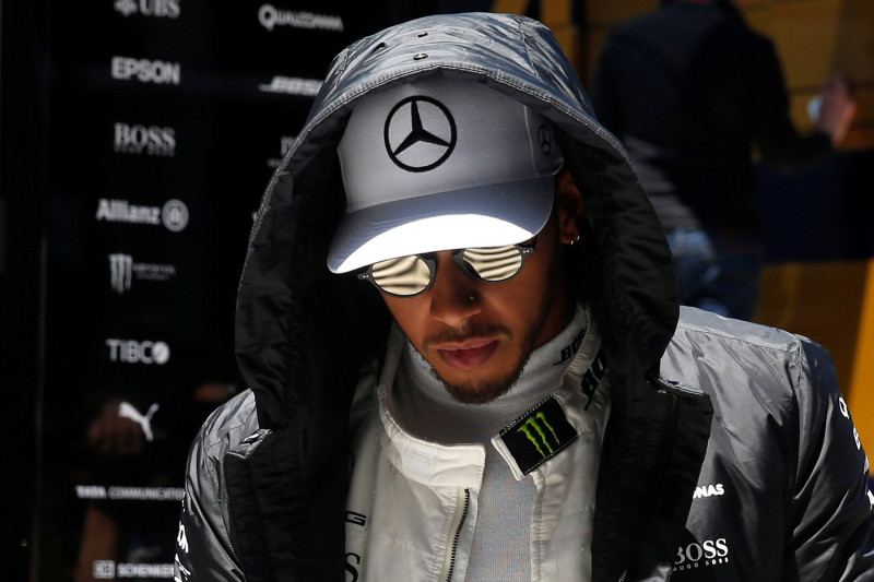 Hamiltons: "Starp "Mercedes" un "Ferrari" joprojām ir mazāk nekā 0.1 sekunde"