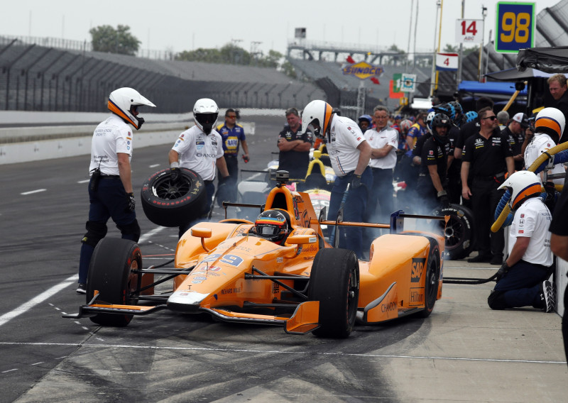 Alonso sarežģītos apstākļos sasniedz ceturto vietu "Indy 500" treniņā
