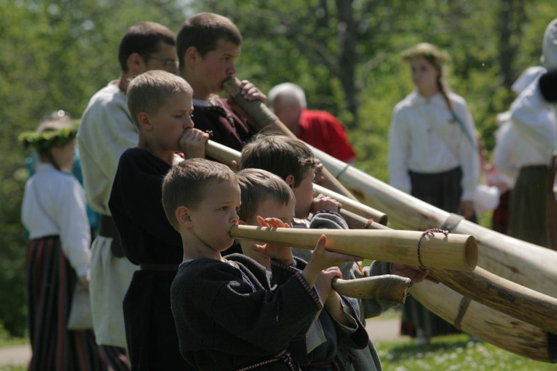 Latvijas bērnu folkloras kopu svētki “Būt man kalna galiņā!”