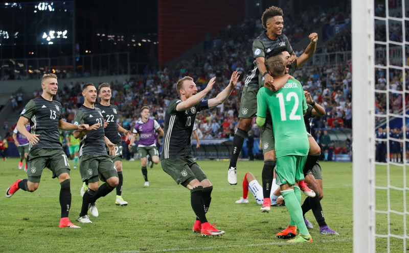 Euro U21: Elpu aizraujošā 54 sitienu trillerī Vācija pendelēs aizsūta Angliju mājās