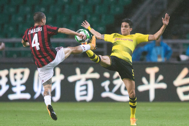 Čempionu kausa ievadā Dortmundes "Borussia" dominē un pieveic "Milan"