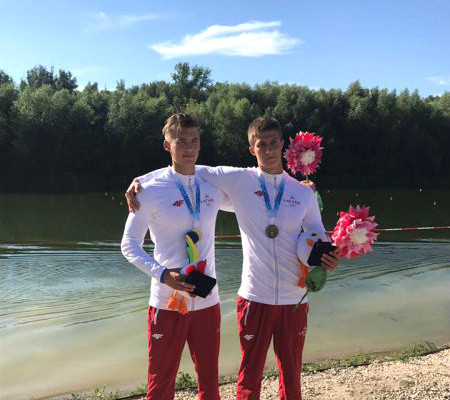Smaiļotāji Ceipe un Tomsons - Eiropas jaunatnes olimpiādes sudraba medaļnieki