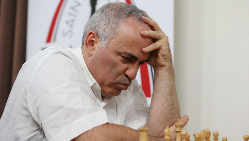 Kasparovs pēc 12 gadu pārtraukuma atgriežas apritē ar trim neizšķirtiem