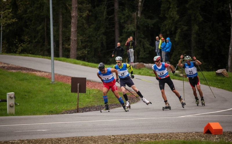 Serbijai un Latvijai uzvaras Latvijas čempionātā un FIS sprintā rollerslēpošanā