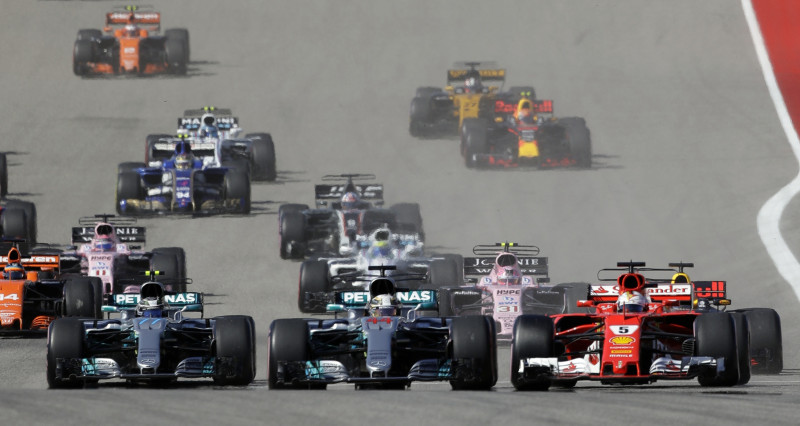 Hamiltons uzvar Ostinā, "Mercedes" izcīna Konstruktoru kausu