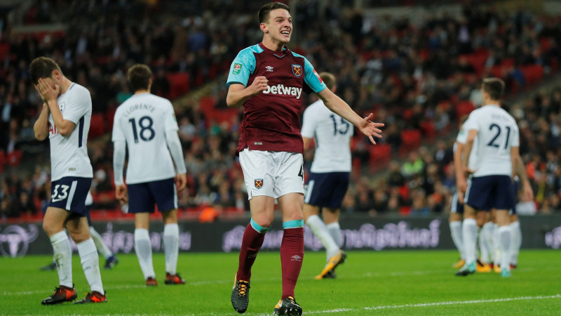 "West Ham" atspēlē divus vārtus un negaidīti no Līgas kausa izslēdz "Tottenham"