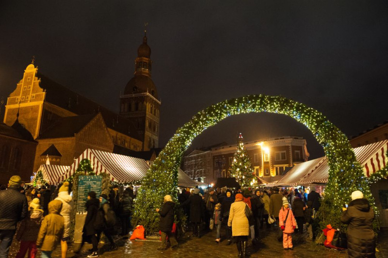 Rīgā iedegs svētku egli un sāks darboties Ziemassvētku tirdziņi