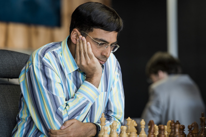 Titulētie Anands un Kārlsens kļūst par pasaules čempioniem ātrspēlē un ātrajā šahā