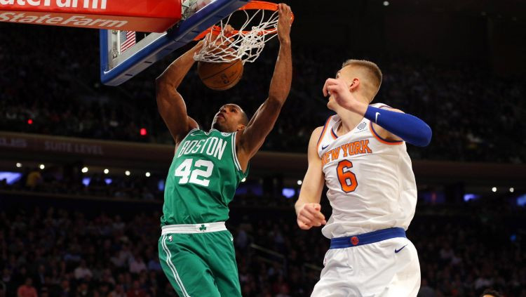 "Knicks" izbraukumā pie Porziņģim neparocīgās "Celtics"