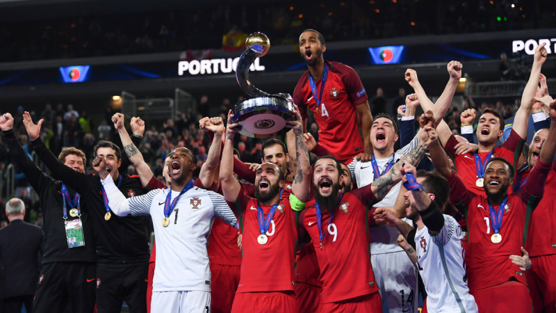 Portugāle trillera cienīgā spēlē iegūst telpu futbola Eiropas čempionāta zeltu