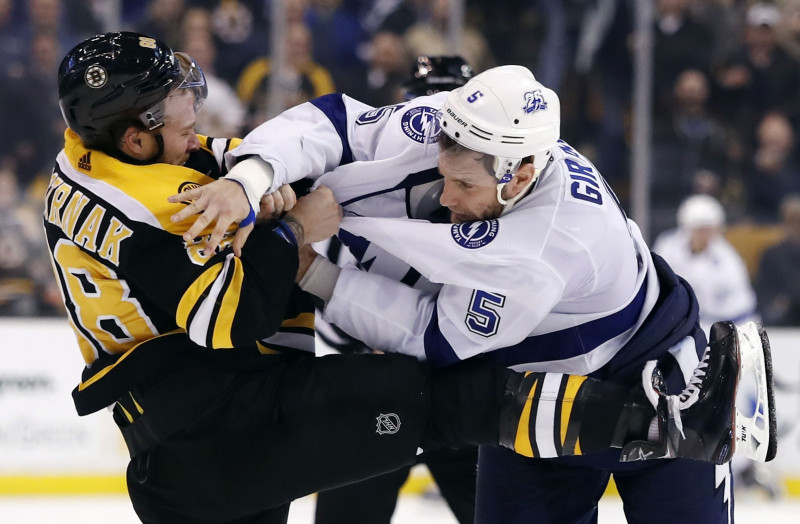 "Lightning" piedzīvo neveiksmi pret "Bruins" un zaudē pirmo vietu divīzijā