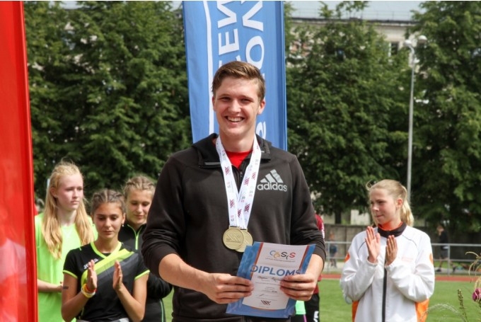 Desmitcīņnieks Kozjakovs otrajā vietā pēc Eiropas U-18 čempionāta sacensību pirmās dienas