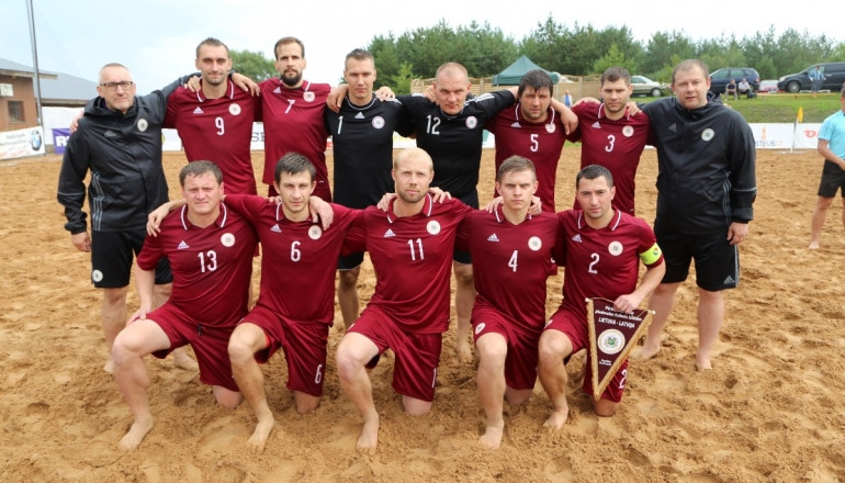 Baumaņa debijā Latvijas pludmales futbolisti pieveic Lietuvu