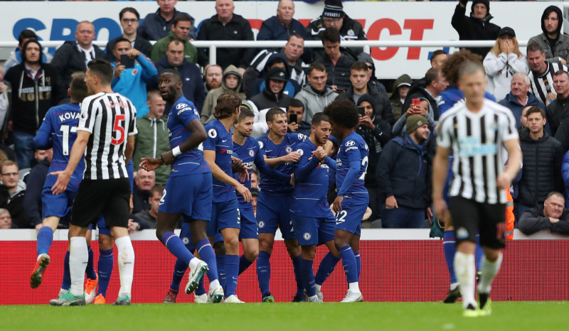 "Chelsea" un "Watford" trešās uzvaras, "Fulham" un "Burnley" sagādā ugunīgu puslaiku