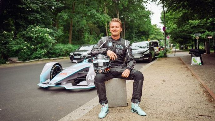 Rosbergs: "Es vairs neesmu spējīgs startēt formulu sacīkstēs"