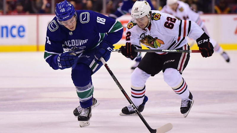 Virtanenam divi vārti, "Canucks" sagādā "Blackhawks" trešo zaudējumu pēc kārtas