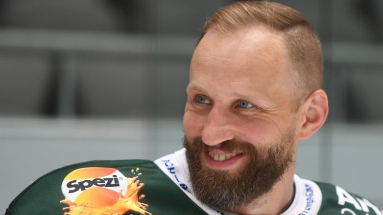 Hokejista karjeru noslēdz ilggadējais Latvijas izlases aizsargs Reķis