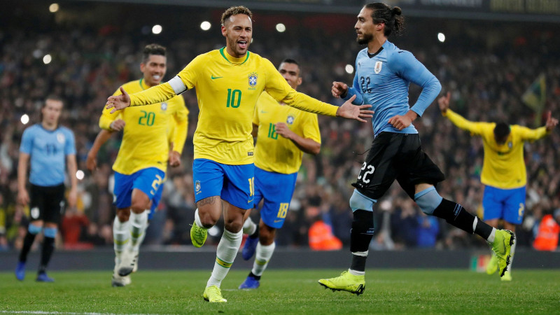 Neimārs garantē Brazīlijas uzvaru pār Urugvaju, Argentīna pārspēj Meksiku