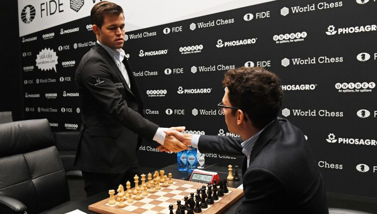 Cīņā par pasaules čempiona titulu šahā neizšķirts rezultāts saglabājas arī pēc 9. partijas