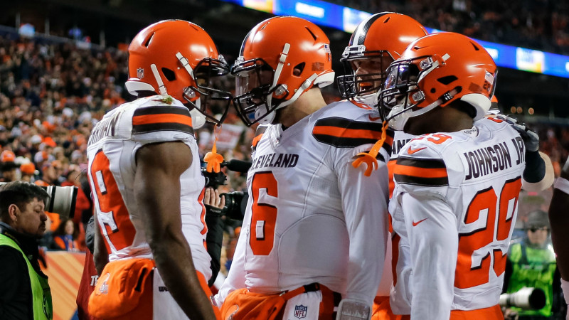 "Browns" pārspēj "Broncos" un saglabā cerības uz "playoff"