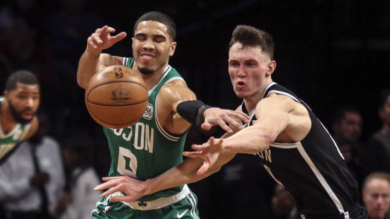 Kurucs un "Nets" Bostonā dzīsies pakaļ "Celtics"