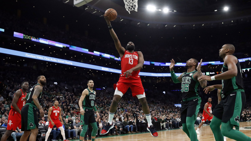 Hārdens ar 42 punktiem palīdz "Rockets" izbraukumā pieveikt Bostonu
