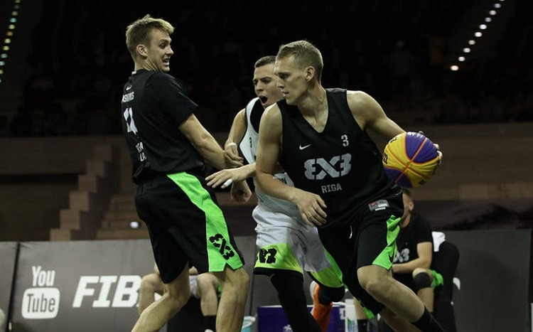 Latvijas 3x3 basketbolisti izcīna Pasaules tūres posma sudraba medaļas