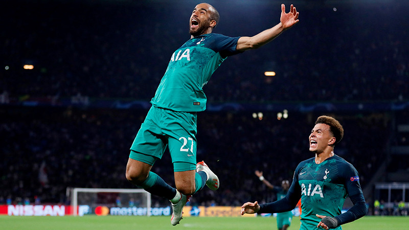 Moura ar trīs vārtiem salauž "Ajax" sirdis un ievelk "Tottenham" finālā