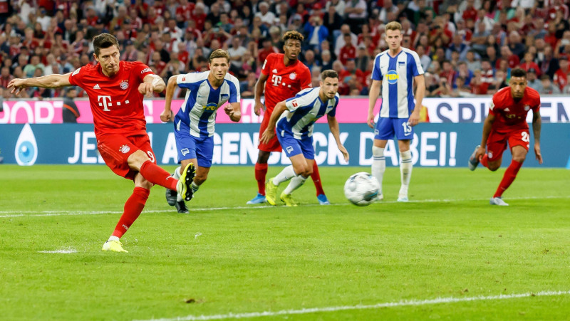 Levandovskis piekto gadu pēc kārtas iesit pirmajā spēlē, bet "Bayern" nespēj uzvarēt