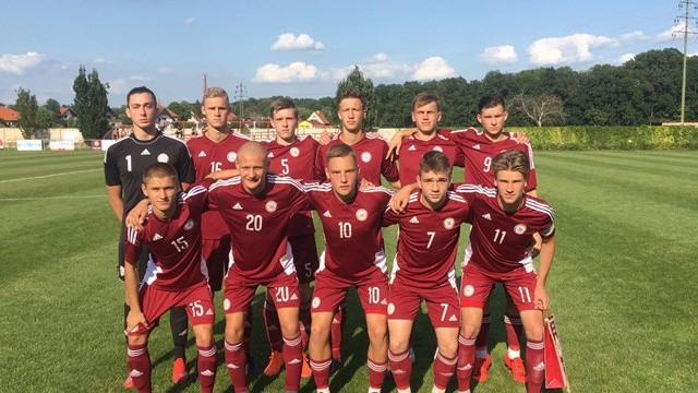 Latvijas U18 futbolisti sīvā cīņā atzīst čehu vienaudžu pārākumu