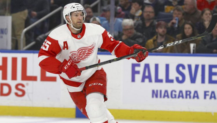 Krūnvals liek punktu NHL karjerai un strādās "Red Wings" administrācijā