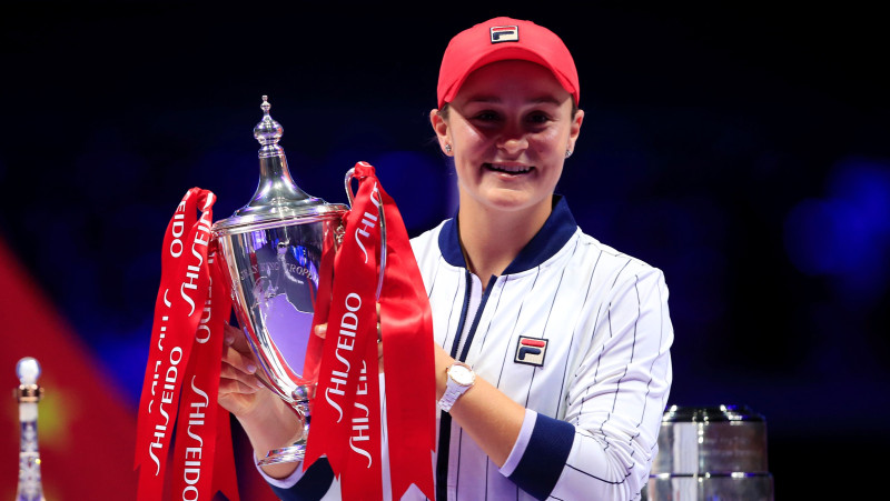 Bārtija pirmoreiz pieveic Svitoļinu un triumfē "WTA Finals"