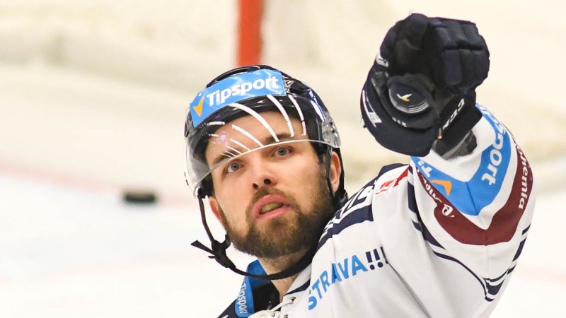 Latvijas hokejisti rezultatīvi Čehijā, Smirnovam septītā uzvara pēc kārtas Šveicē