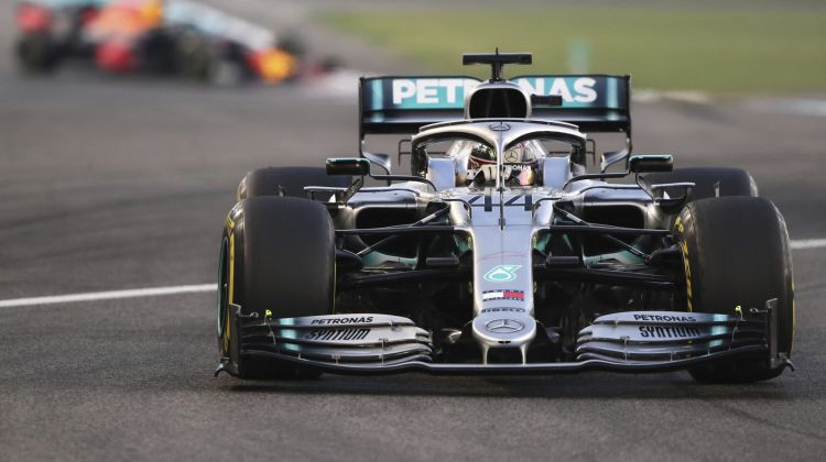 F1 komandām šogad aizliegts attīstīt 2022. gada automašīnas