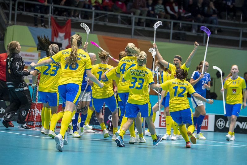 PČ florbolā: Šveice finālā lūkos tikt pie pirmās uzvaras pār zviedrietēm