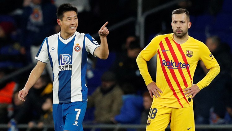 "Espanyol" ķīnietis derbijā atņem punktus "Barcelona"