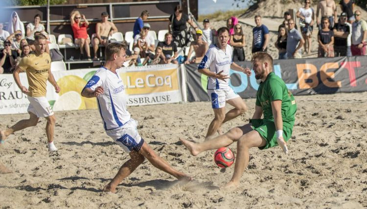 Latvijas-Igaunijas pludmales futbola līgā noskaidrota čempionvienība