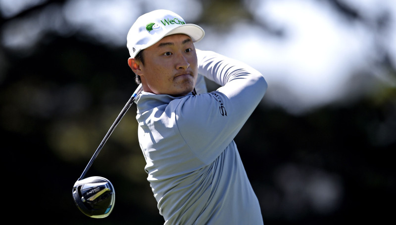 Ķīnietis Lī pārsteidzošā "PGA Championship" vadībā pēc 36 bedrītēm