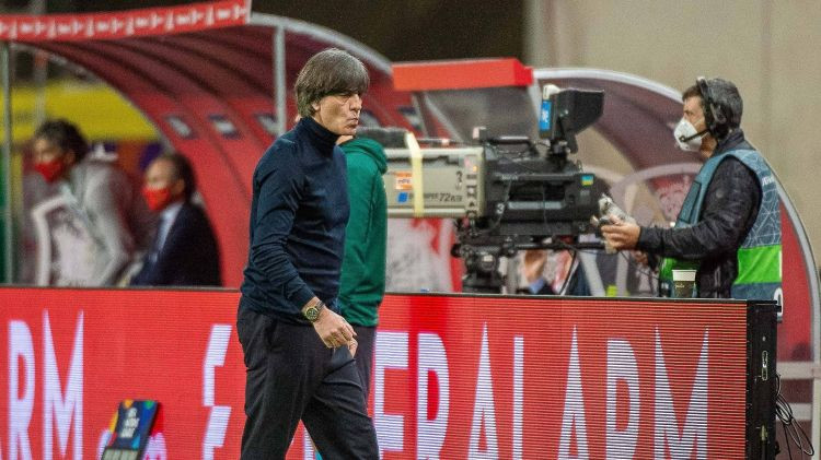 Vācijas futbola vadība izsaka uzticību trenerim Lēvam arī pēc zaudējuma 0:6