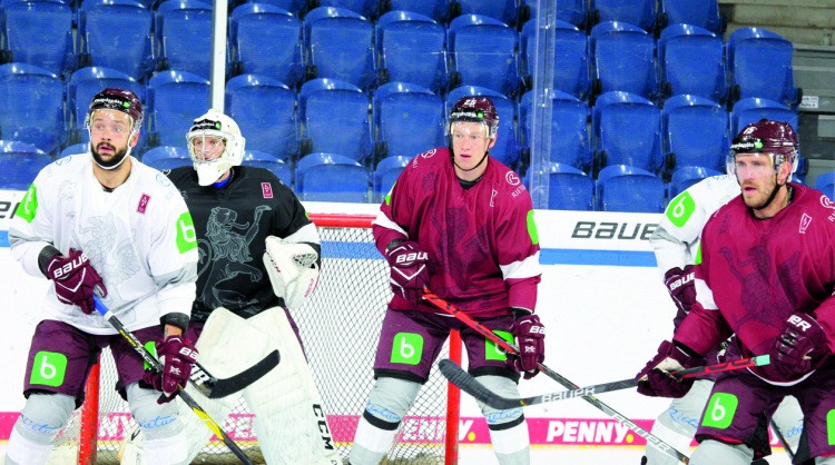 Polija gatavojas uzņemt Latvijas hokeja izlasi pārbaudes spēlēs decembrī