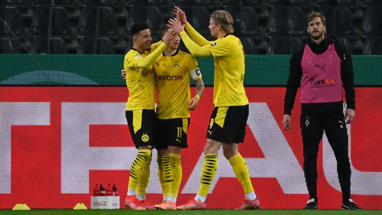 "Borussia" duelī divi neieskaitīti vārti, Sančo izrauj uzvaru Dortmundei
