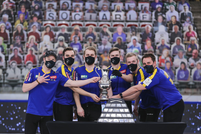 Zviedrija izcīna trešo pasaules kērlinga čempionu titulu pēc kārtas